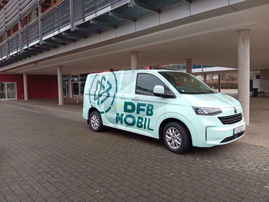 DFB Mobil besucht unsere Fußball AG