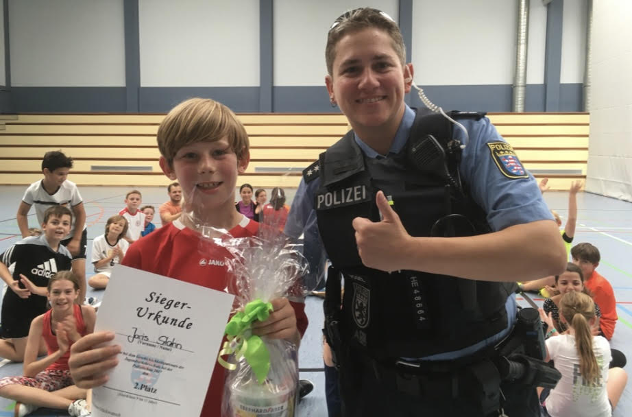 Joris Stahn erreichte beim Geschicklichkeitsparcours den 2. Platz und zeigte dabei überzeugende Leistungen bei der Jugendverkehrsschule der Polizei