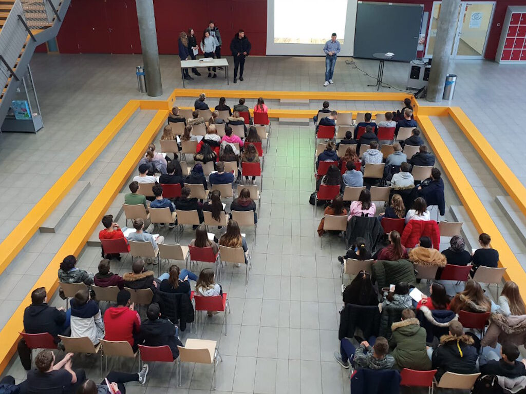 Eltern und Schüler anwesend für den Infoabend