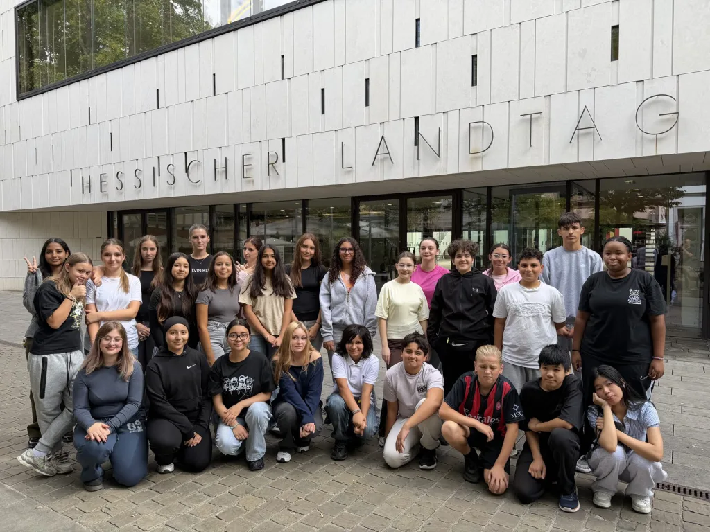 Politik zum Anfassen – die 8. Hauptschulklassen im Hessischen Landtag