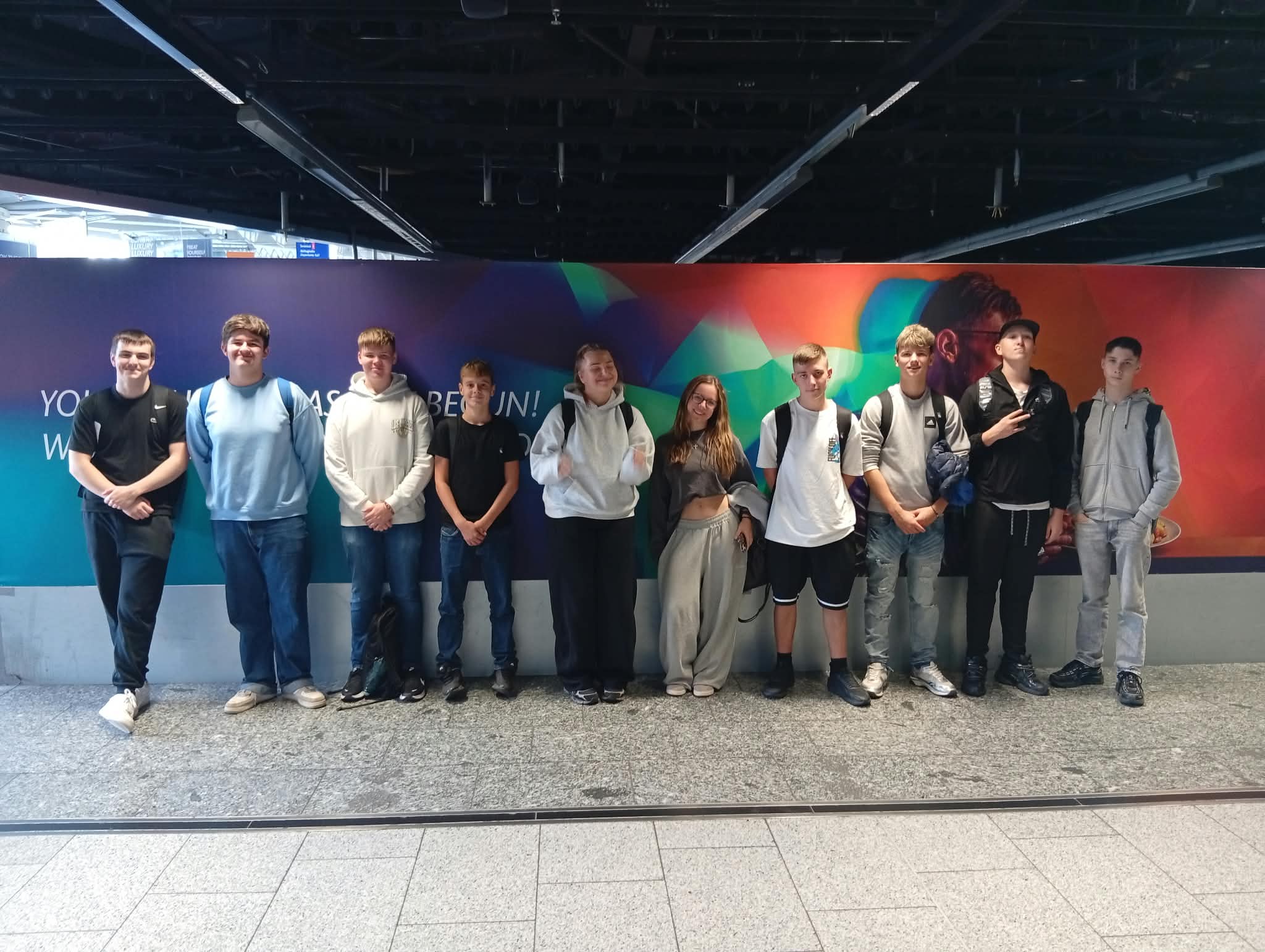 Schülerinnen und Schüler aus dem Jahrgang 10, aus dem WPU Fach MINT besuchten das neu eröffnete Terminal 3