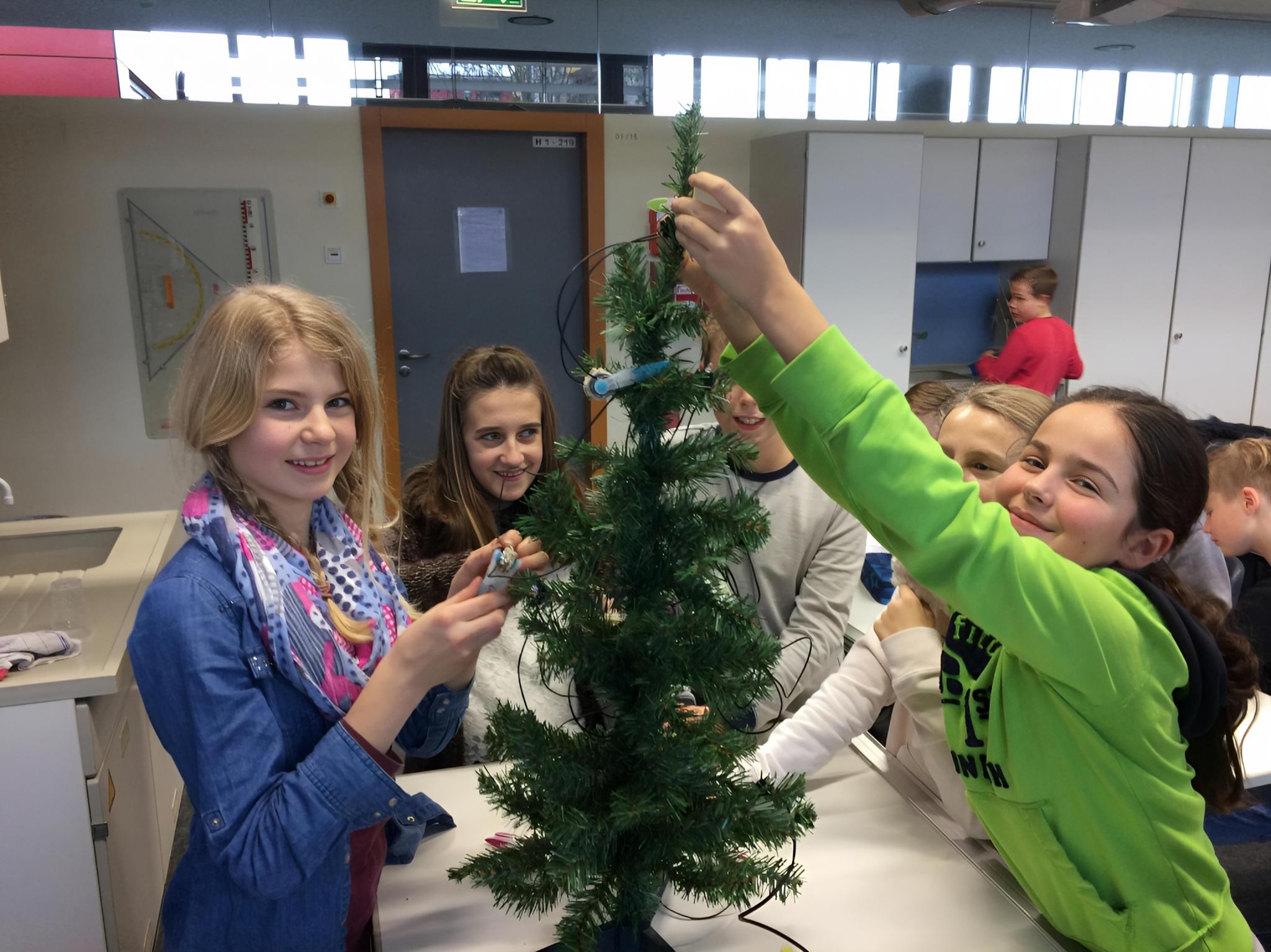 Die MiniMINT`s mit ihrem Weihnachtsbaum