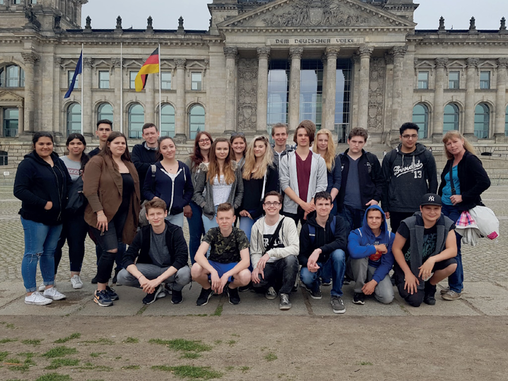 Klasse 10aR vor dem Reichstag