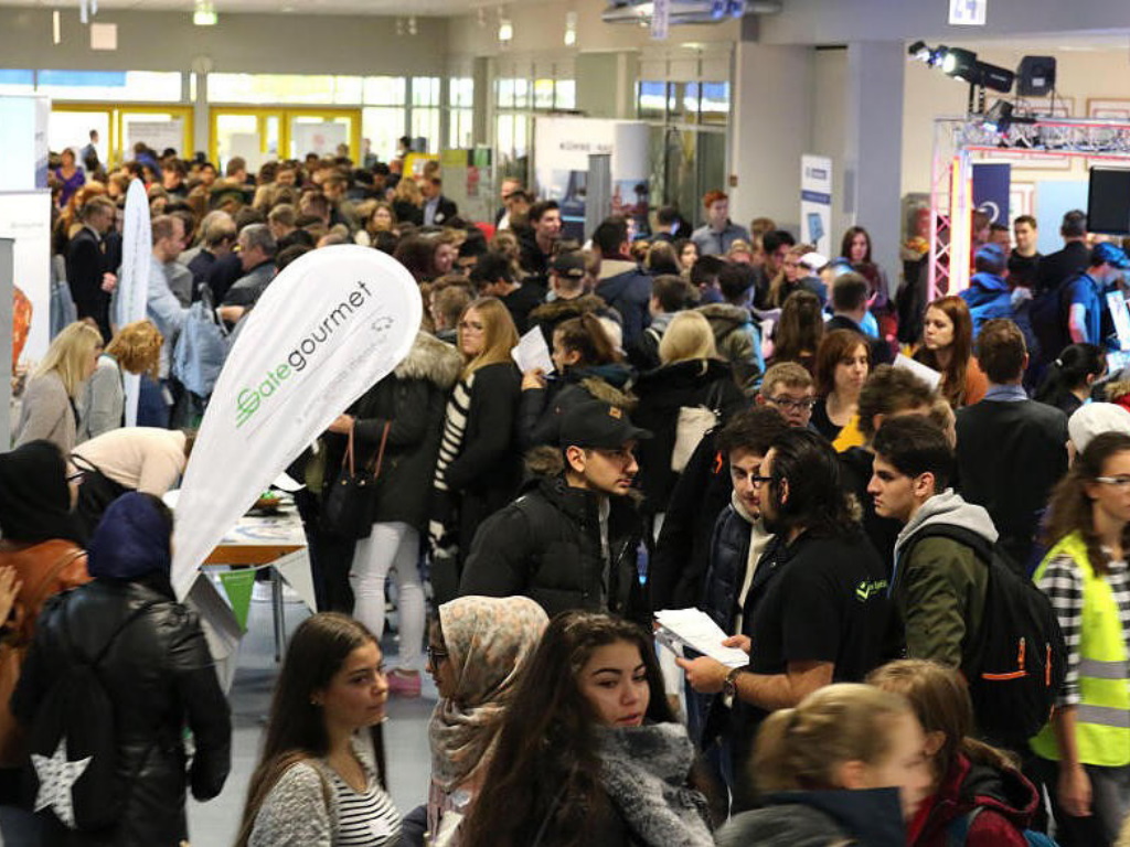 Ausbildungsmesse an der Weibelfeldschule