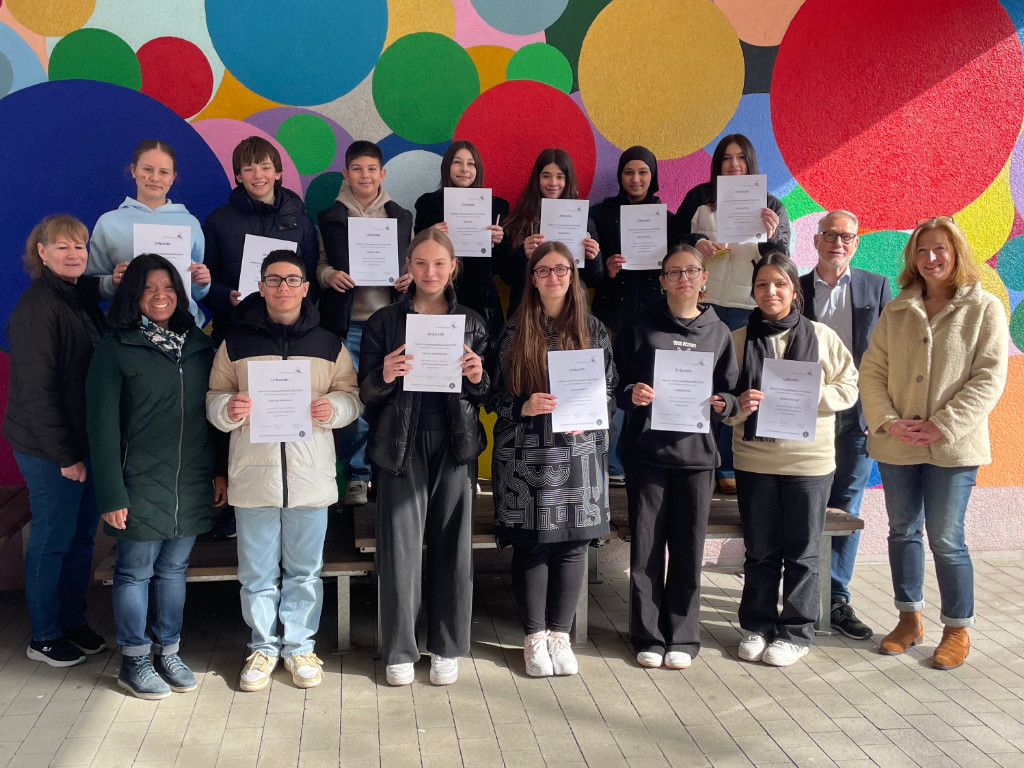 Begeisterung für Spanisch: Schüler zeigen ihr Talent beim Spanisch-Vorlesewettbewerb 