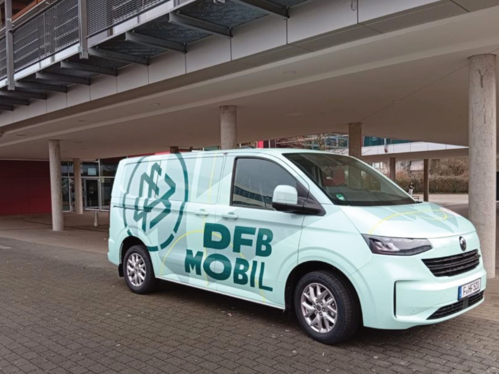 DFB Mobil besucht unsere Fußball AG