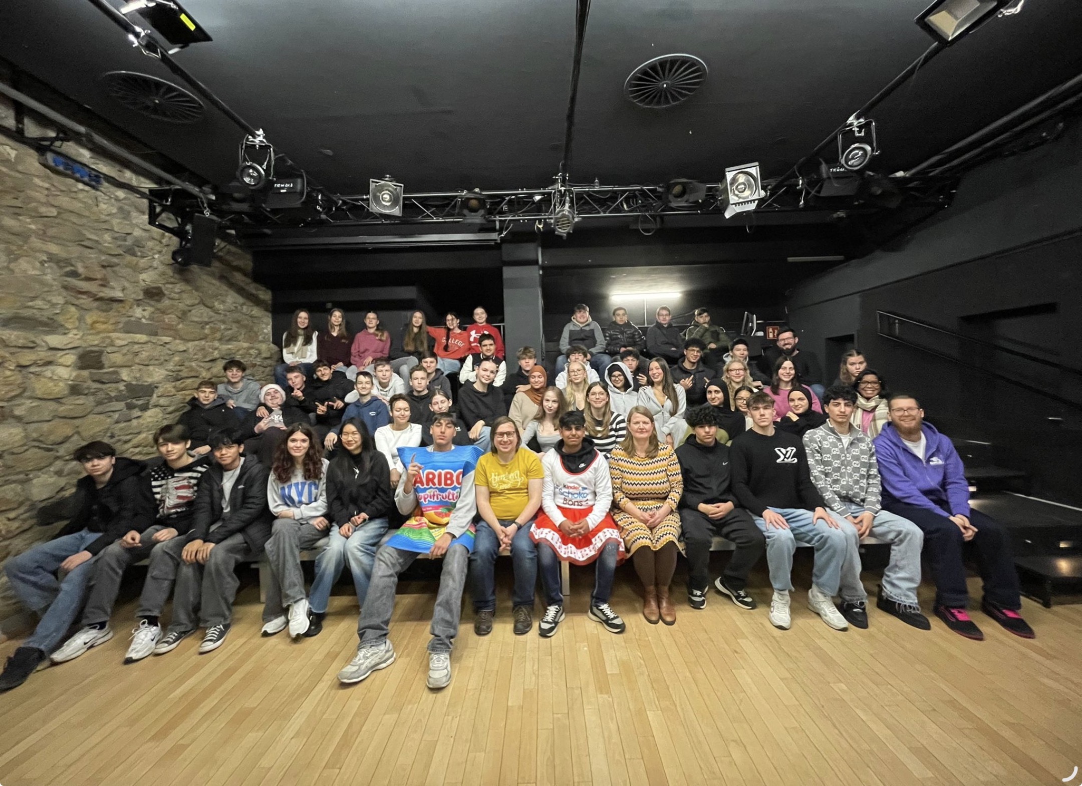 Ausflug der Klassen 9cG und 9aG ins Jugendtheater 