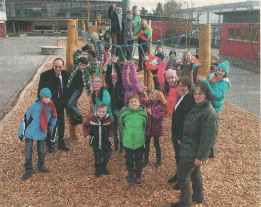 Der neu eröffnete Spiele- und Bewegungsparcours auf dem Schulhof der ARS.